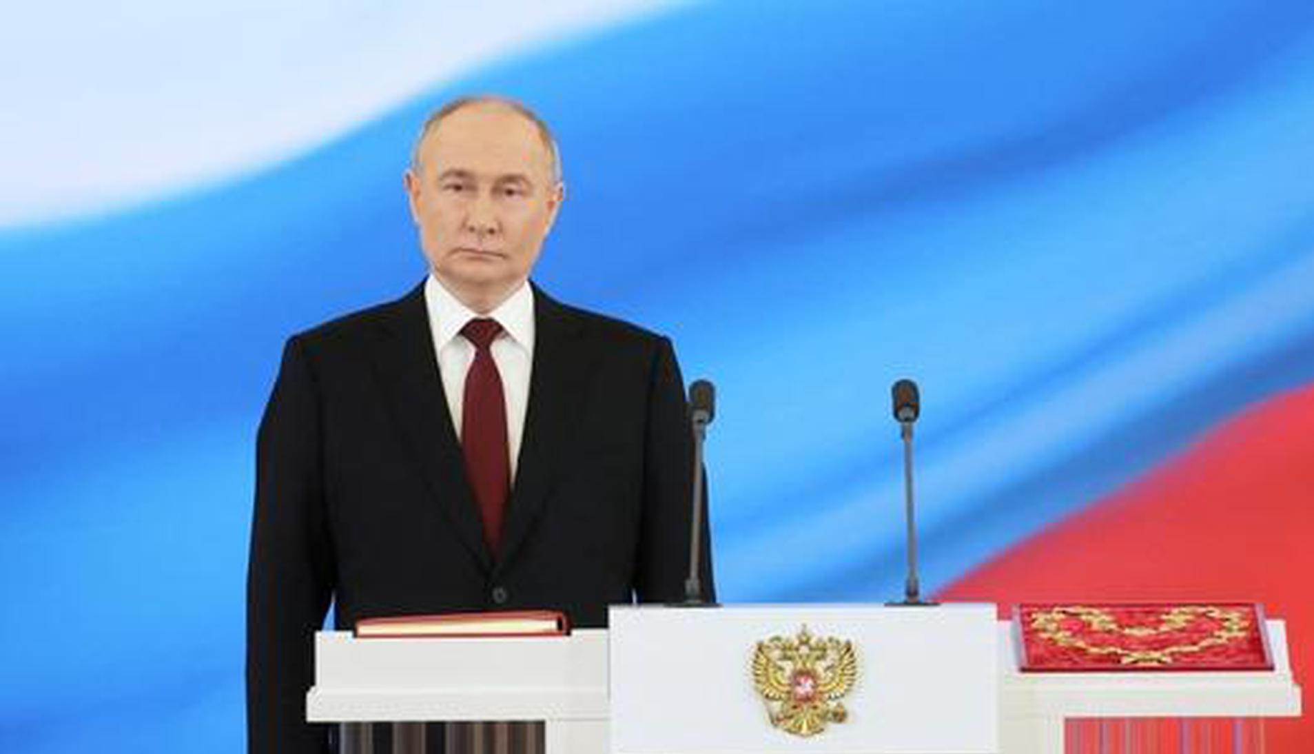 Putin calls for building nuclear-weapon-free world