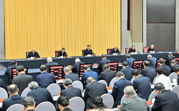 Chinese President Xi Jinping, also general secretary of the Communist Party of China Central Committee and chairman of the Central Military Commission, delivers an important speech at a symposium on strengthening basic research in Shanghai, east China, April 30, 2026. (Xinhua/Zhai Jianlan)