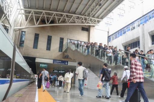 China's holiday travel surges as visa-free arrivals rise