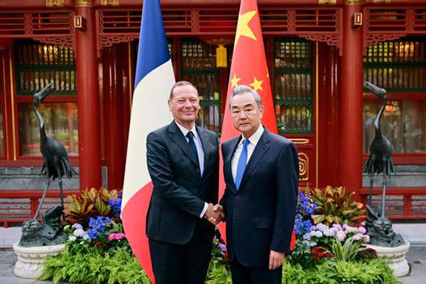 Beijing says 'mutual respect' underpins China–France ties