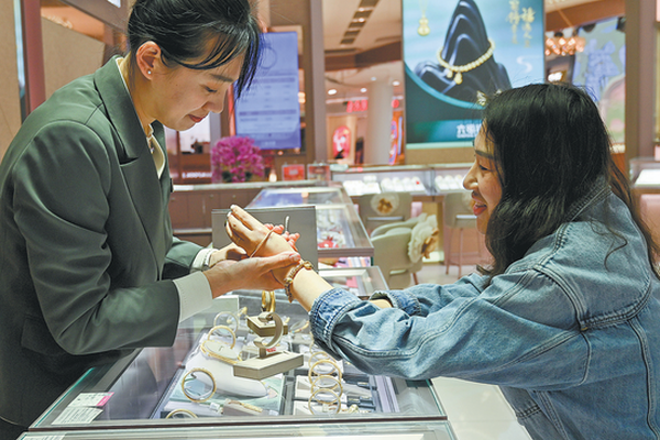 Gold miners hike overseas capacity in Q1