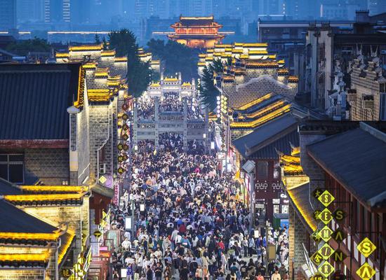 High-quality development of China's service sector to boost industry, benefit people