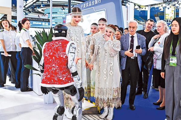 Visitors interact with a Unitree robot at the 10th China-Russia Expo in Harbin, Heilongjiang province, on Sunday. YUAN YONG/FOR CHINA DAILY