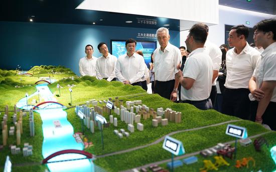 Senior Minister of Singapore Lee Hsien Loong visits China