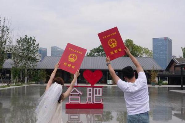 Couples choose dates that sound like love to marry