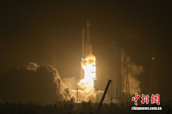 China launched an experimental communications satellite into space using a Long March-7A rocket from the Wenchang space launch center in South China's Hainan Province early Wednesday, according to the China Aerospace Science and Technology Corporation (CASC).