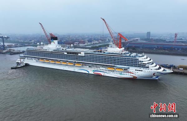 China's second domestically built large cruise ship Adora Flora City returns to Shanghai on May 27 after a 12-day trial. (Photo/China News Service)