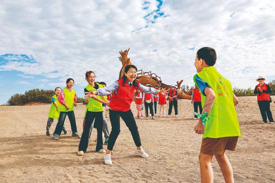 China strengthens support for migrant and left-behind children