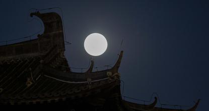 Rare blue micromoon seen across China
