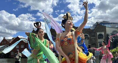 'Meeting the Grand Canal' Chinese cultural flash mob takes place in London