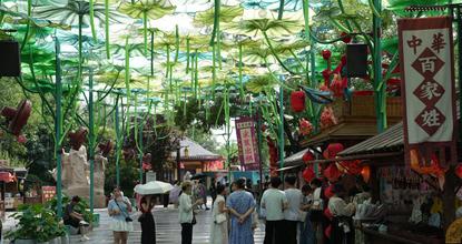 Kaifeng sees summer tourism surge as holiday begins