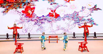 Young performers stage local opera show in Southwest China