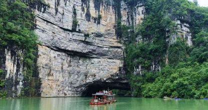 Scenic Youshui River gorge draws visitors to Hubei