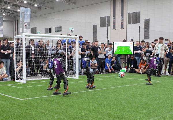 Tsinghua University's Hephaestus team plays in the match. (Xinhua photo)