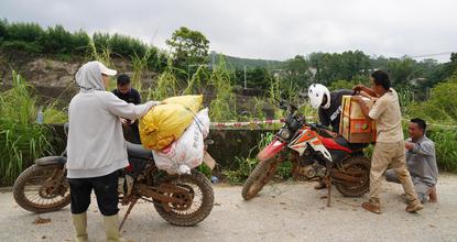 Drones, motorcycles deliver emergency supplies to flood-hit Guangxi residents