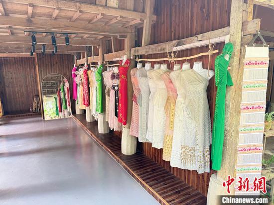 Intangible cultural heritage experience area in Sanman Village, Xishuangbanna, southwest China's Yunnan Province. (Photo: China News Network/Huang Fang)