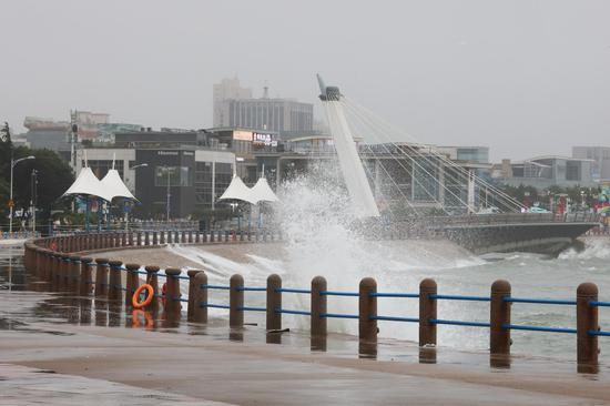 Super Typhoon Bavi brings high waves to Qingdao coast