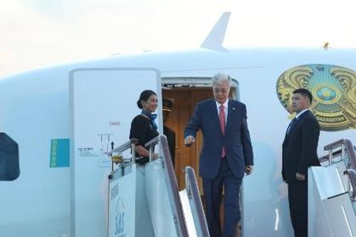 Kazakh president arrives in Shanghai to attend 2026 World AI Conference