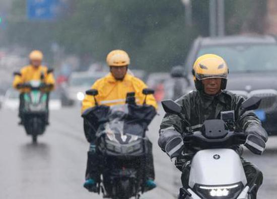 Suzhou adjusts delivery times to encourage safer riding