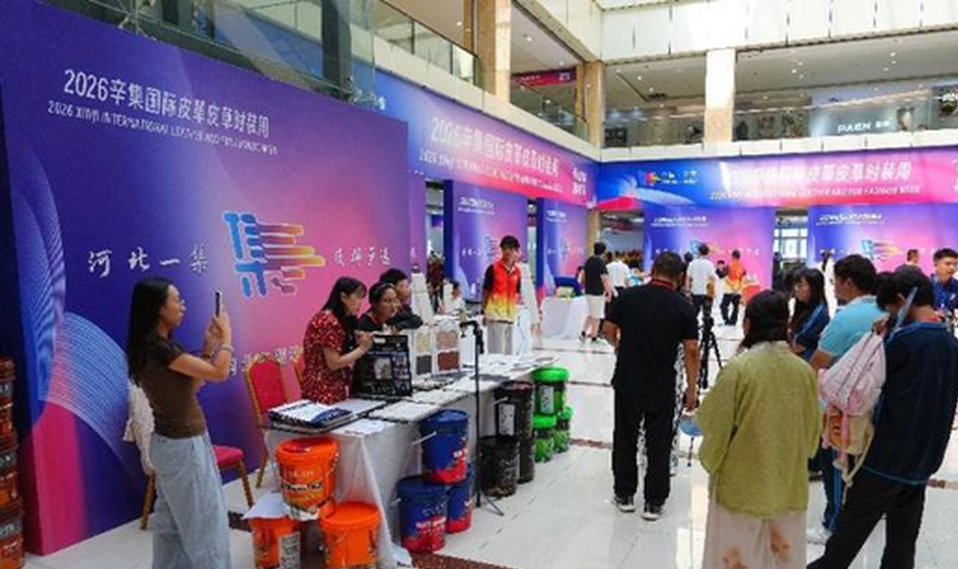 Xinji international leather and fur fashion week opens in Hebei