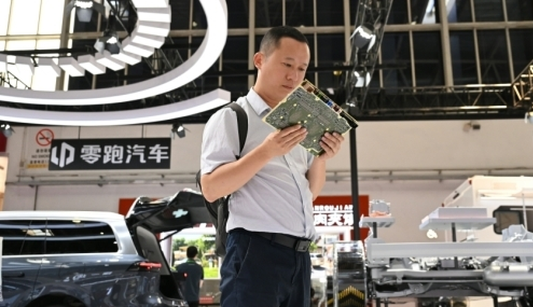 China's integrated circuit exports surge 88.7% in H1 