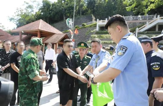 Chinese police repatriate phishing, malware suspect from from Vietnam