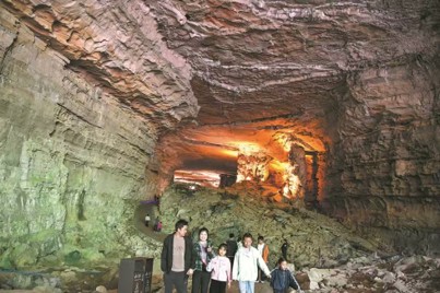 Guizhou cave offers cool escape and adventure