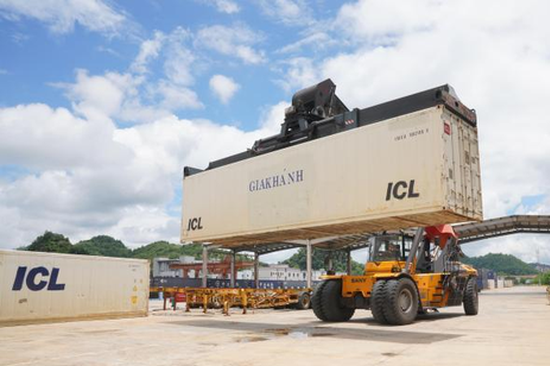 China-Vietnam freight trains ship 16,816 containers in H1 