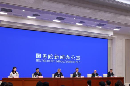 China to build over 3,000 charging and battery-swap stations for electric heavy-duty trucks