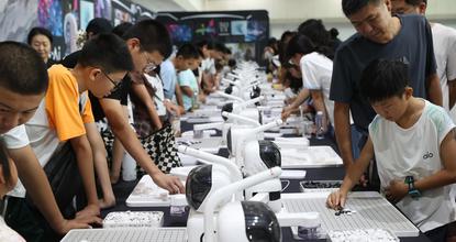 Residents enjoy AI-powered games at robot expo in Yinchuan