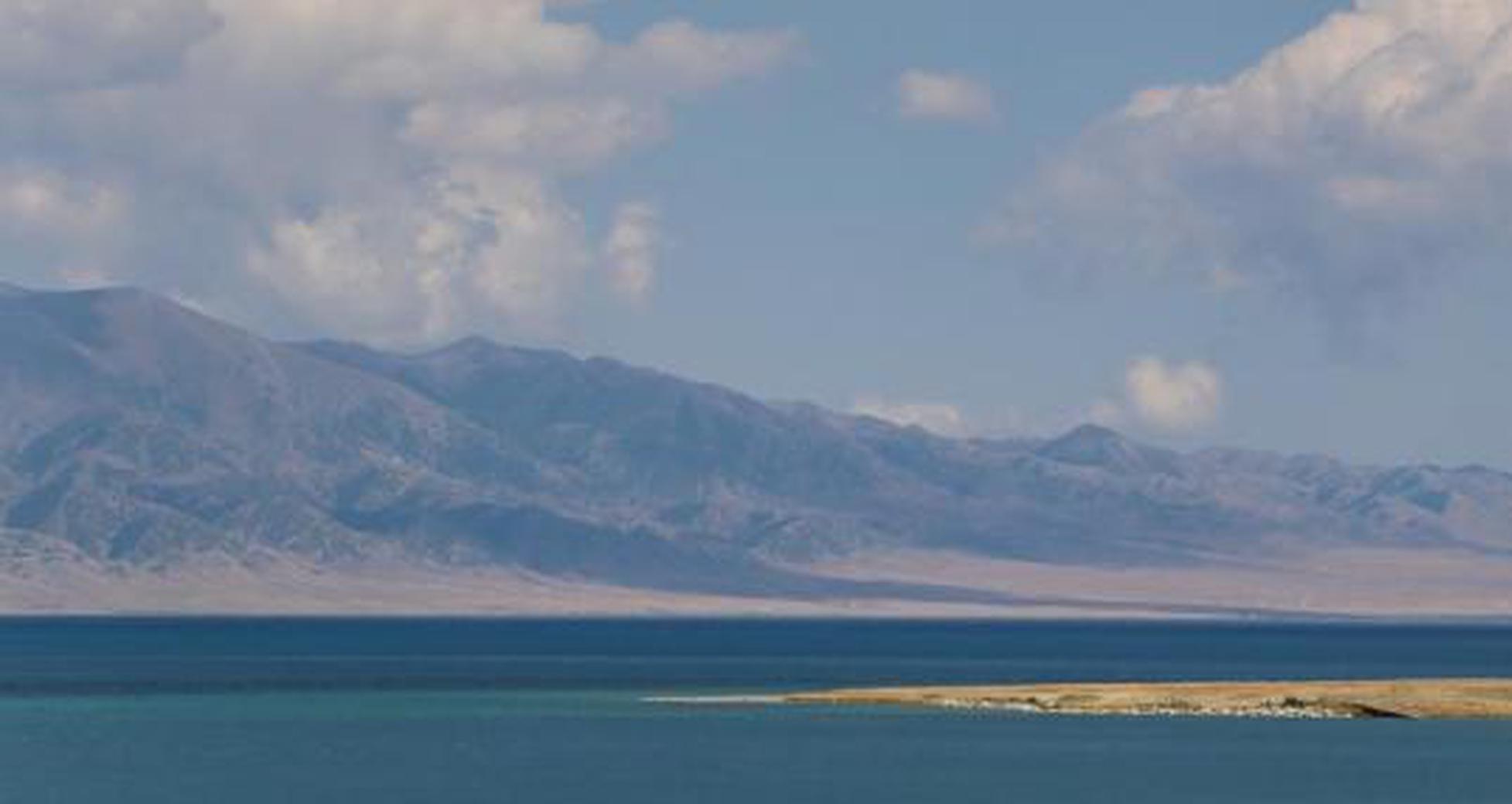 Seven staff detained after clash with tour bus driver at Xinjiang's Sayram Lake