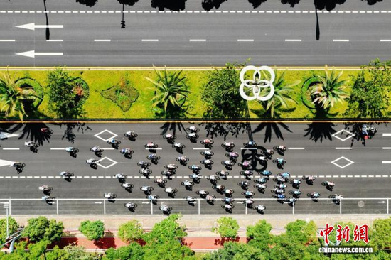 Cyclists compete during the competition in Qujiang, Yunnan on August 2, 2026. (Photo: Chinese Cycling Association)
