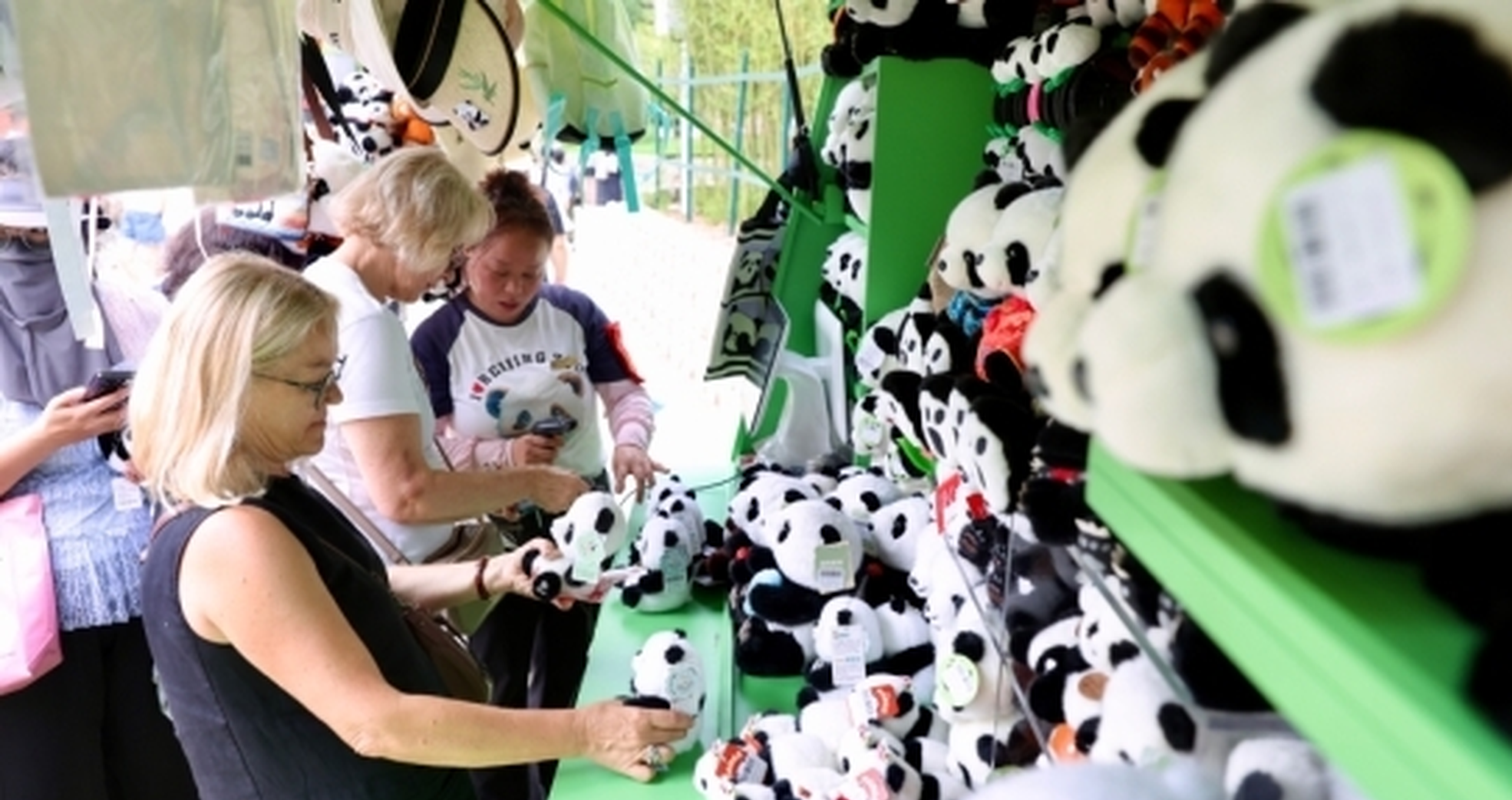 'China travel' fuels 'China shopping' boom