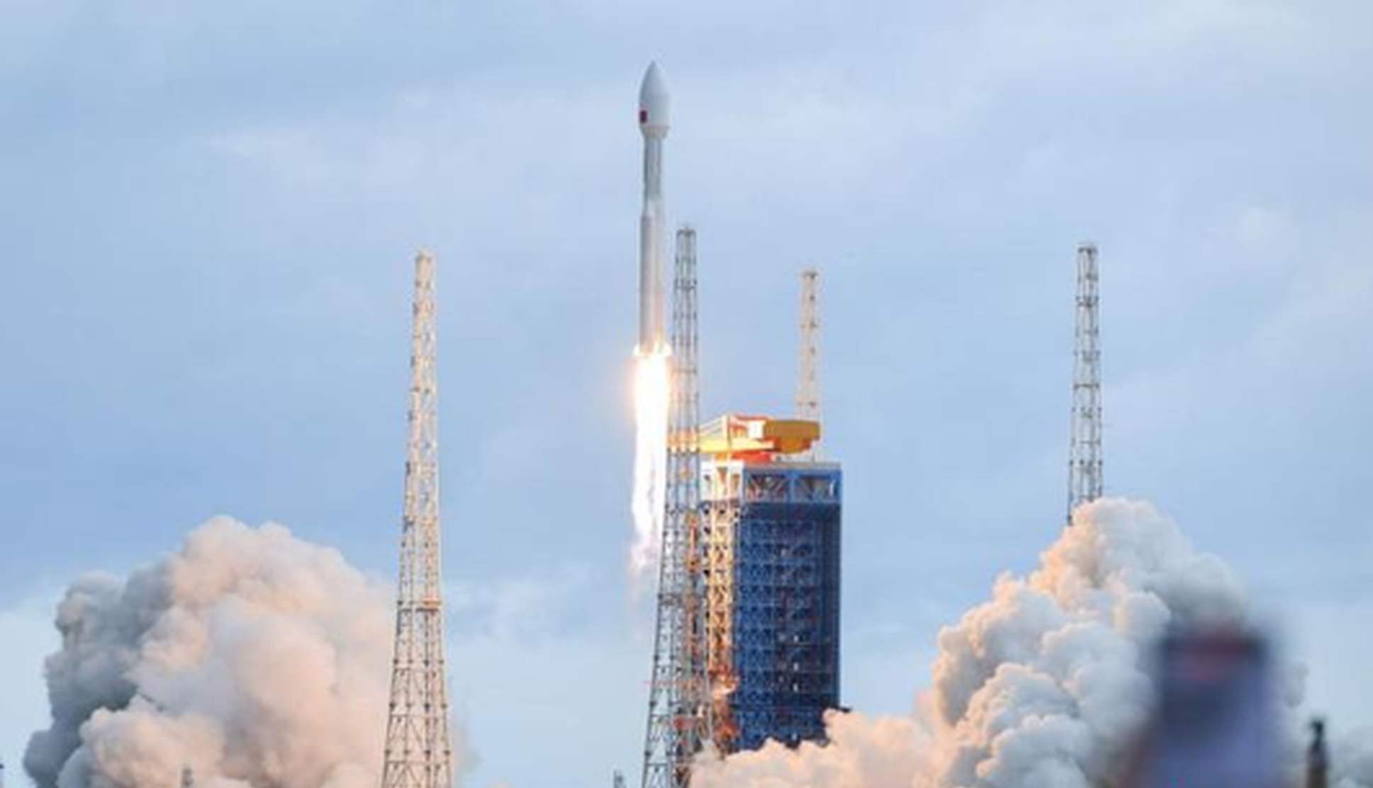 Chinese Long March-8A rocket launches new internet satellites
