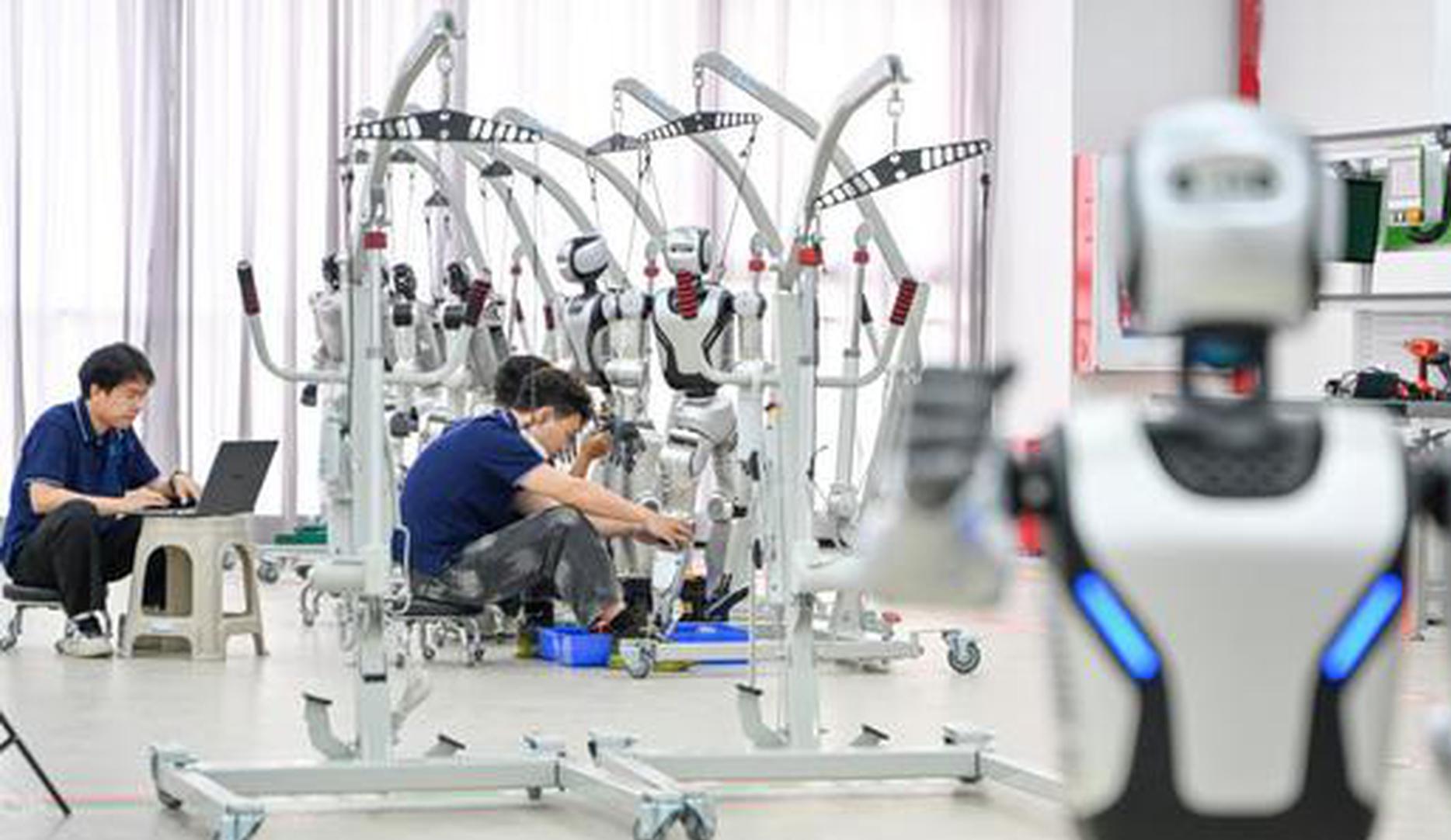 Shenzhen's 'one-kilometer' supply chain draws global buyers for AI hardware