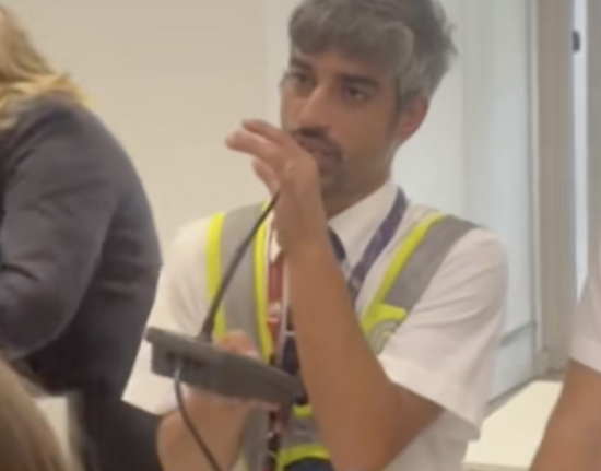 Italian airport staffer shares experience of speaking authentic Beijing dialect