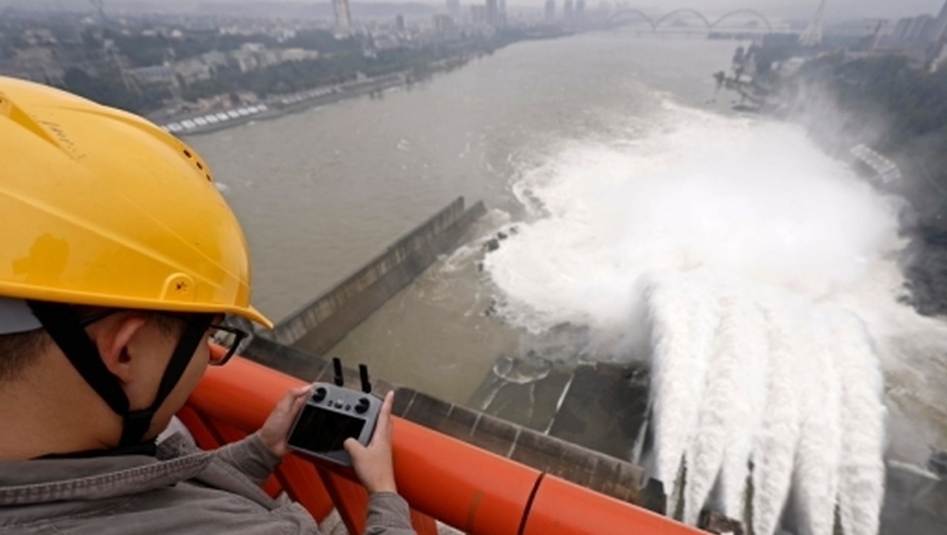  Middle route of South-to-North Water Diversion transfers over 80 billion cubic meters of water to north China