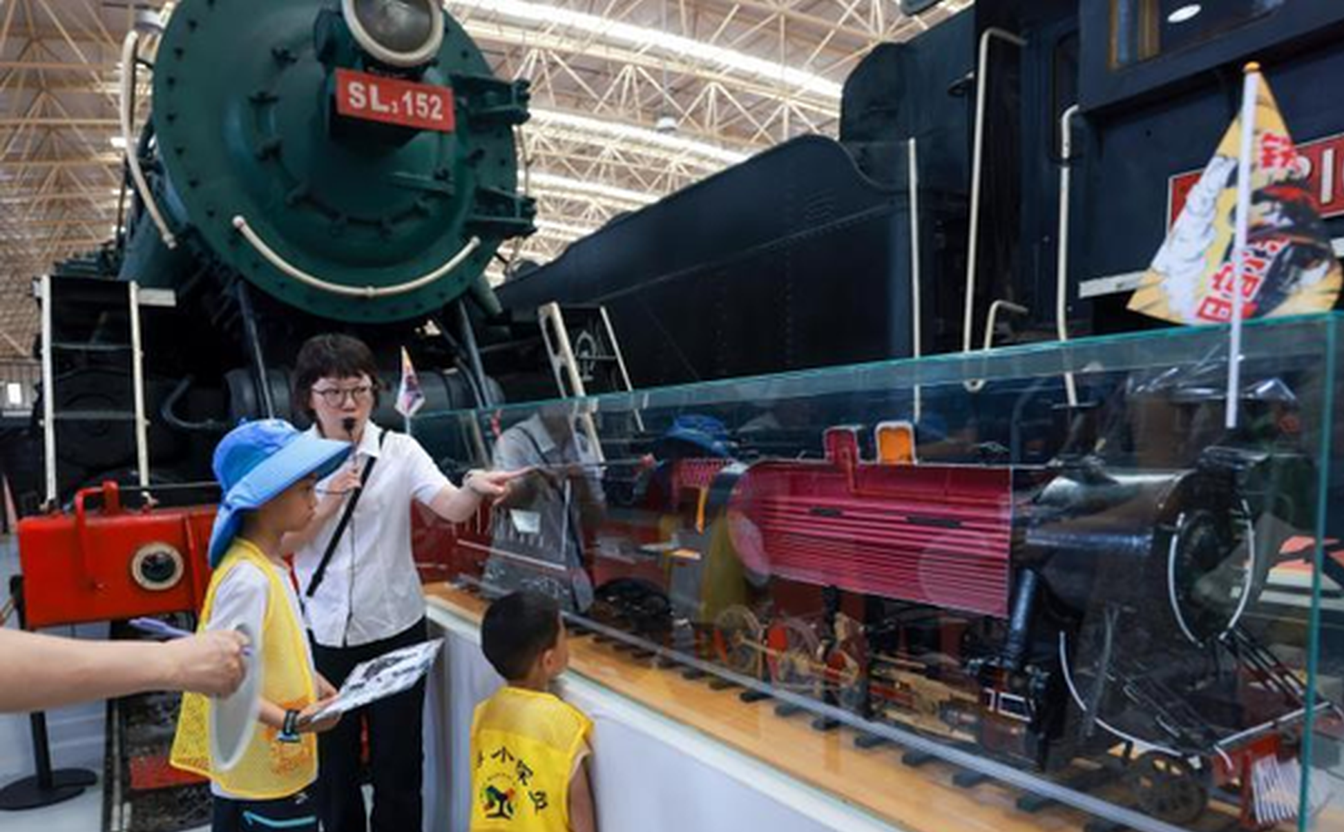 Factory tours gain popularity among Chinese summer travelers