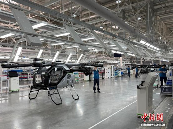 Workers operate on the production line of flying cars at the factory of Guangdong Huitian Aerospace Technology Co. Ltd., August 10, 2026. (Photo: China News Service / Wang Jian)