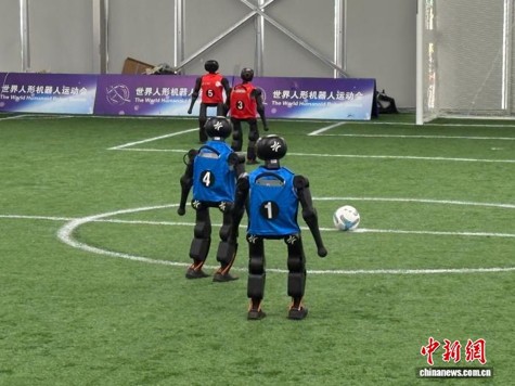 Humanoid robots compete in the football qualifiers for the second World Humanoid Robot Games at Beijing’s National Speed Skating Oval on Aug. 11, 2026. The qualifiers run from Aug. 11 to 16. (Photo: China News Service/Chen Hang)
