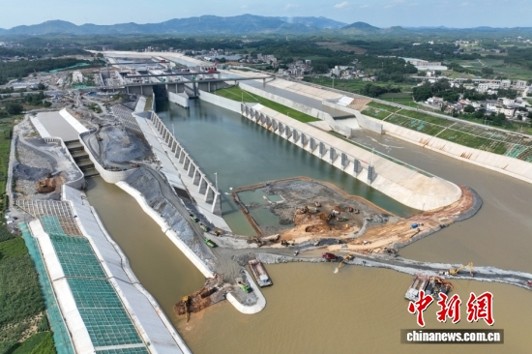 Construction work proceeds at the Qishi Hub project of Pinglu Canal in southwest China’s Guangxi. (China News Service/Chen Guanyan)