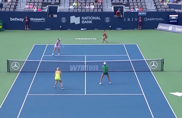 Zhang Shuai (L) and Katerina Siniakova