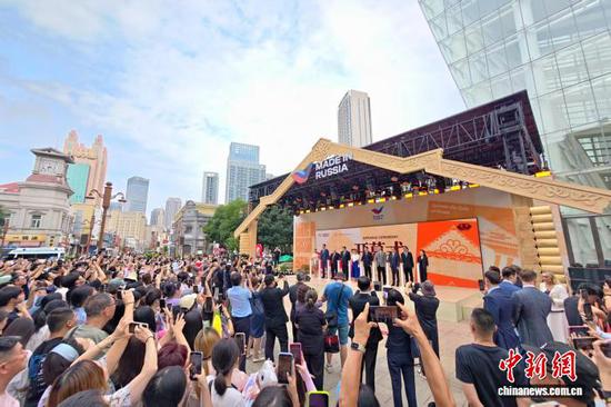 The opening of the “Made-in-Russia” festive fair in Tianjin, Aug 15, 2025. (Photo: China News Service/ Tong Yu)