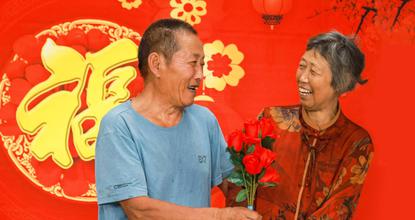 'Mobile photo studio' captures memories on Qixi Festival