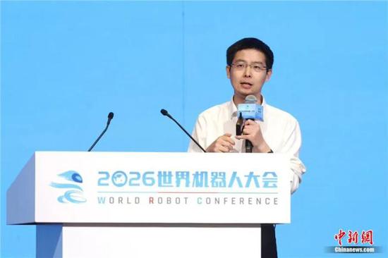 Wang Xingxing, founder and chairman of Unitree Robotics, speaks at the 2026 World Robot Conference, Aug. 20, 2026. (Photo: China News Service/ Chen Hang)
