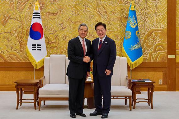 South Korean President Lee Jae Myung meets with Chinese Foreign Minister Wang Yi, also a member of the Political Bureau of the Communist Party of China Central Committee, at Cheong Wa Dae in Seoul, South Korea, Aug. 20, 2026. (Photo/Xinhua)