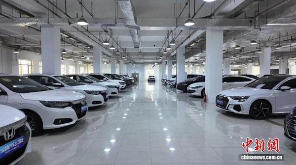 Vehicles lined up at the Yunyun Auto Export Base.
(Photo source: the Publicity Department of Suifenhe Municipal Party Committee)