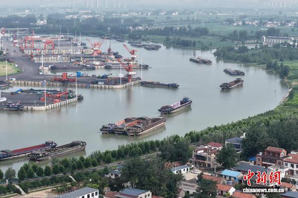 Cargo ships sail in and out of Zhoukou Port in Henan Province on July 2, 2026. (Photo: China News Service/ Liu Juntao)