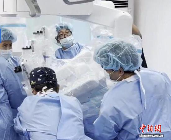 A remote surgery is conducted in Quezon City, the Philippines, on August 25, 2026. (Photo: Screenshot from GMA News)