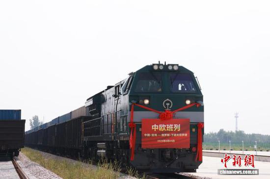 Freight rains stand ready for departure on August 25, 2026. (Photo: China News Service/Yang Yue)